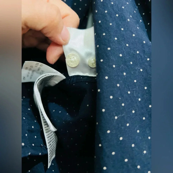 LEVI’S CLASSIC ONE POCKET SHIRT
Blue color size small pit to pit 20” - Picture 7 of 12